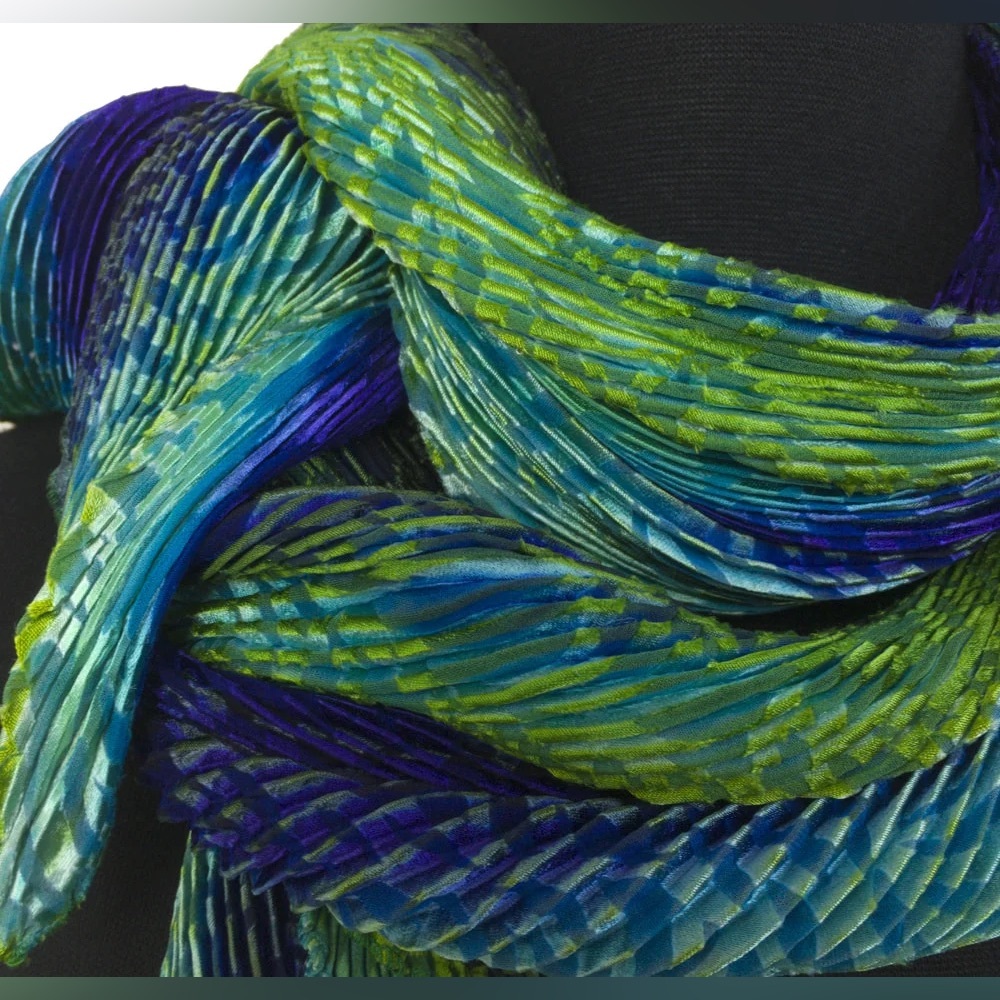 NWT • Shibori 100% Silk Scarf in Peacock • 22"x75" • Hand-Painted Wearable Art - Picture 4 of 15